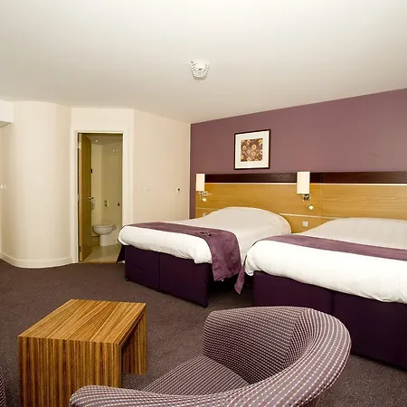 Premier Dublin Airport Hotel 3*
