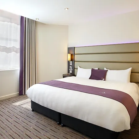 Premier Dublin Airport Hotel 3*